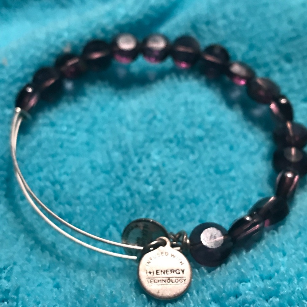 Sold@@ - Picture 2 of 4